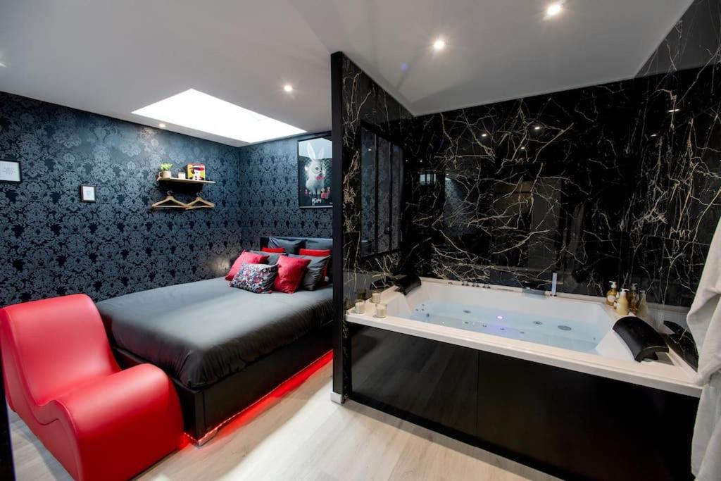 * Love Room Jacuzzi * Aubie-et-Espessas Exteriér fotografie